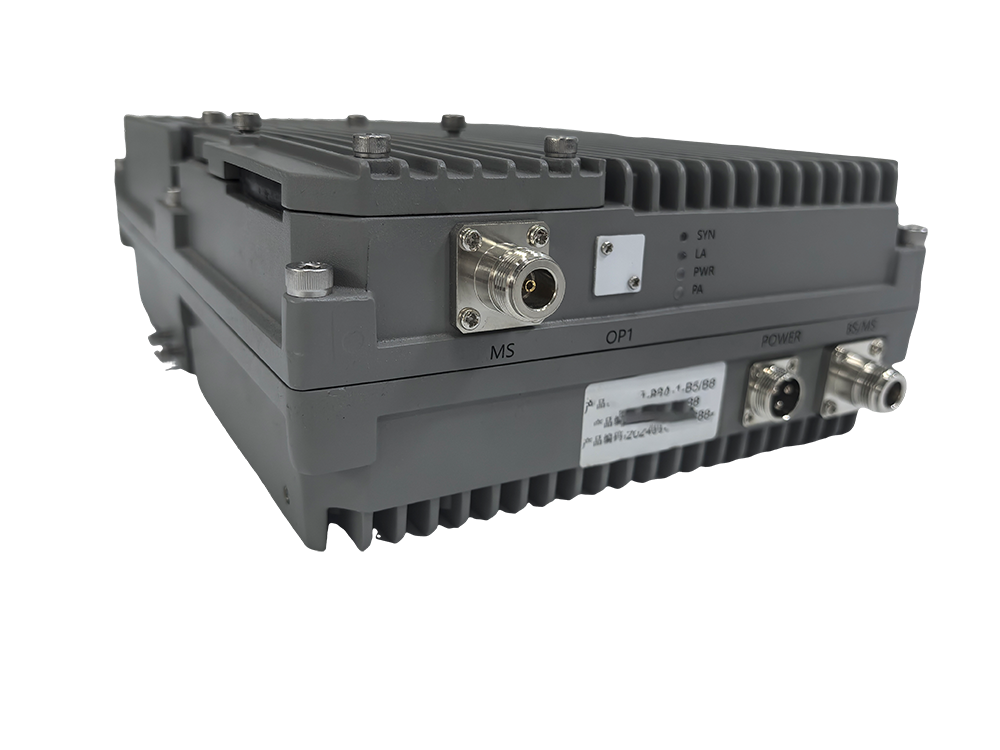  沙依巴克三频手机信号接收器2000㎡