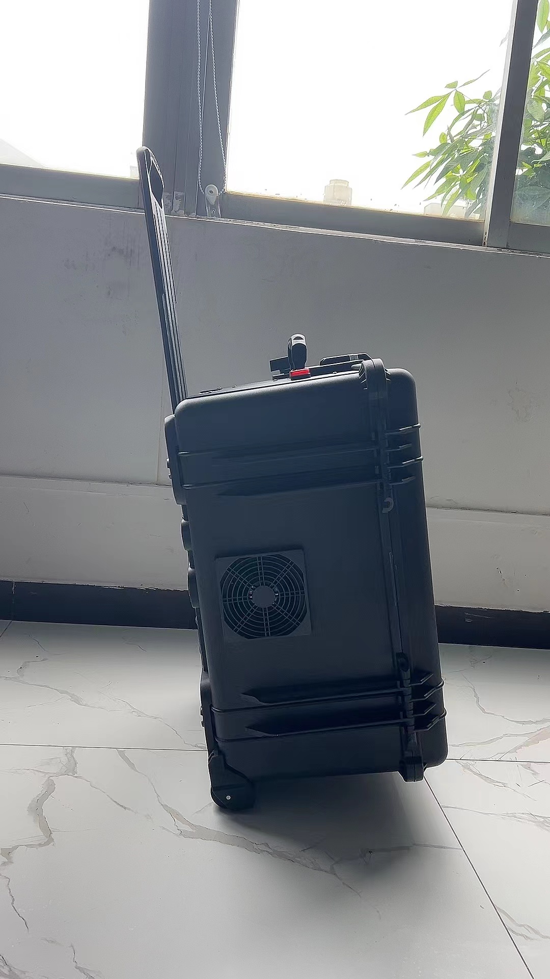 沙依巴克手拉箱型移动通信干扰器